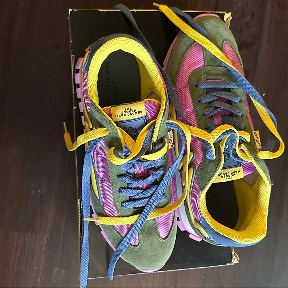 Sneakers - Picture 3 of 7